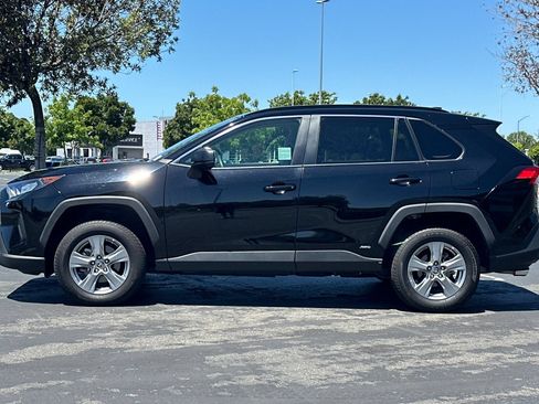 Certified 2022 Toyota RAV4 LE AWD/4WD image 8
