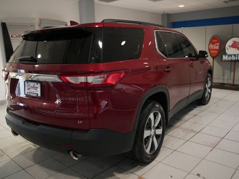 Used 2021 Chevrolet Traverse LT w/ LT Premium Package image 8