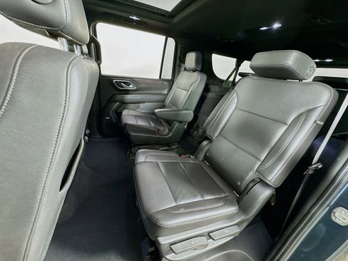 Used 2021 Chevrolet Suburban Z71 w/ Z71 Signature Package AWD/4WD image 18
