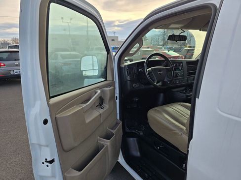 Used 2023 GMC Savana 3500 w/ Driver Convenience Package RWD image 20