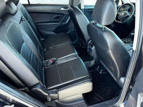 Used 2020 Volkswagen Tiguan SE image 38