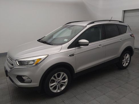 Used 2018 Ford Escape SE w/ SE Sync 3 Package AWD/4WD image 2