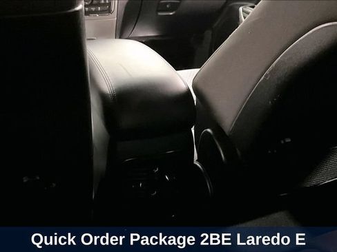 Used 2020 Jeep Grand Cherokee Laredo AWD/4WD image 13