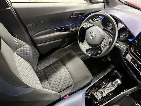 Used 2020 Toyota C-HR XLE image 10