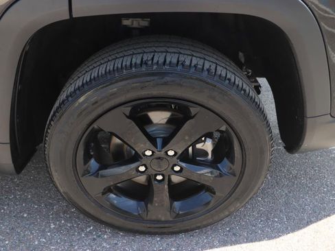 Used 2023 Jeep Grand Cherokee L Laredo RWD image 26