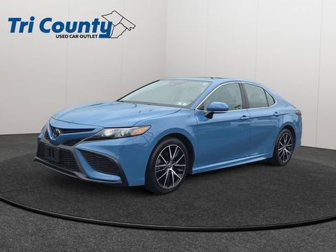 Used 2024 Toyota Camry SE w/ Cold Weather Package AWD/4WD image 3