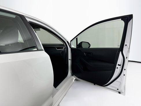 Used 2025 Toyota Corolla LE FWD image 29