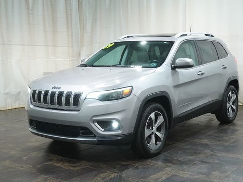 Used 2019 Jeep Cherokee Limited w/ Luxury Group AWD/4WD image 2