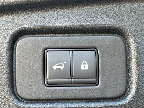 New 2025 Nissan Pathfinder SV image 28