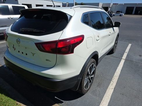 Used 2018 Nissan Rogue Sport SL w/ SL Premium Package FWD image 2