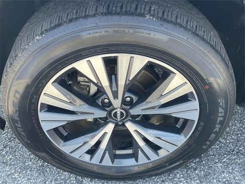 Used 2023 Nissan Rogue SV image 12