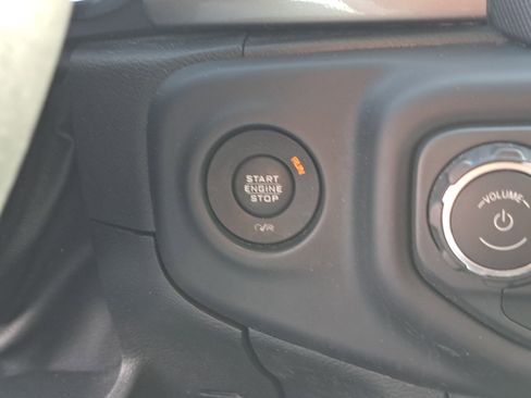 Used 2018 Jeep Wrangler Unlimited Sahara w/ LED Lighting Group image 27