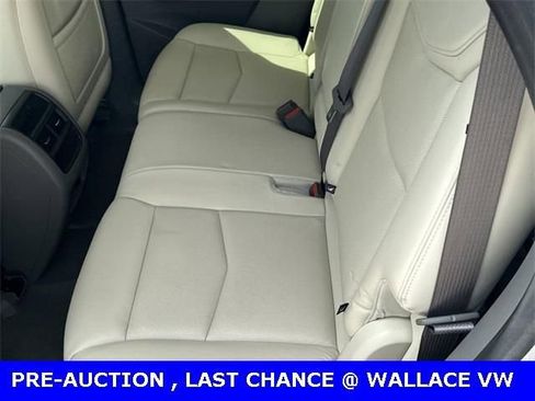 Used 2018 Cadillac XT5 Luxury w/ Driver Awareness Package image 10