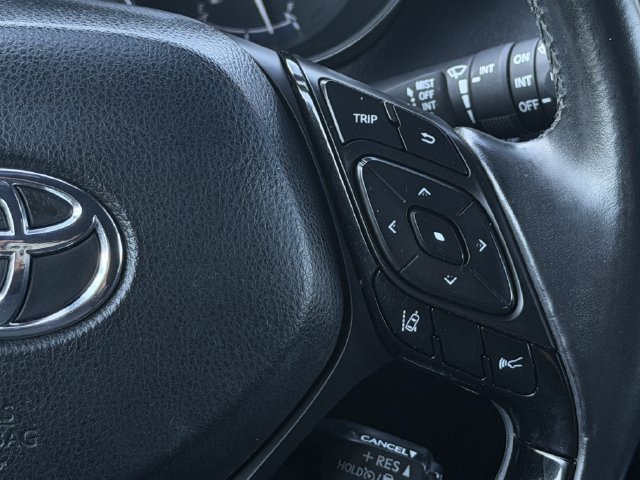 Used 2018 Toyota C-HR XLE FWD image 16
