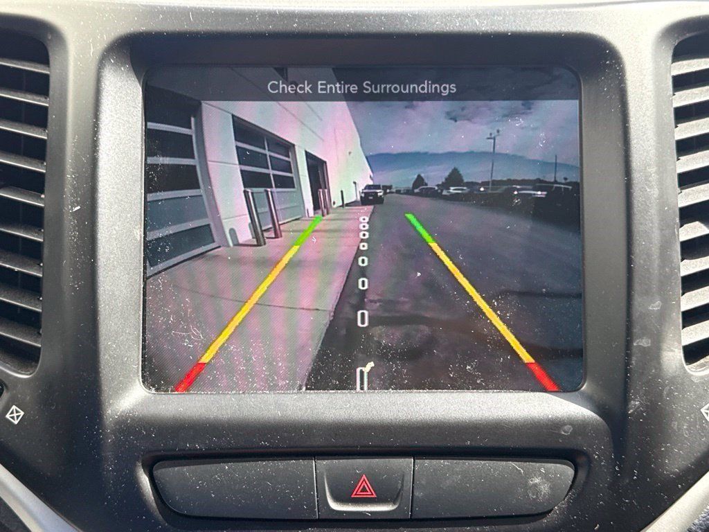Used 2017 Jeep Cherokee Limited FWD image 24