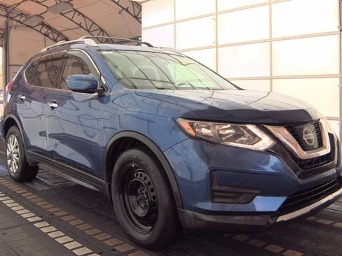 Used 2017 Nissan Rogue S w/ Appearance Package FWD image 3
