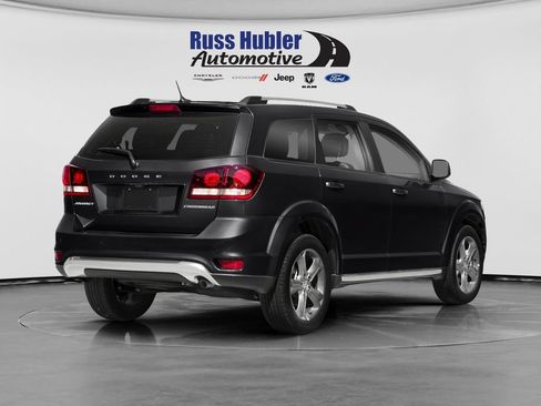 Used 2019 Dodge Journey SE w/ Blacktop Package FWD image 2