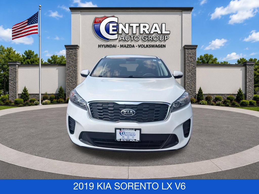 Used 2019 Kia Sorento AWD V6 image 2