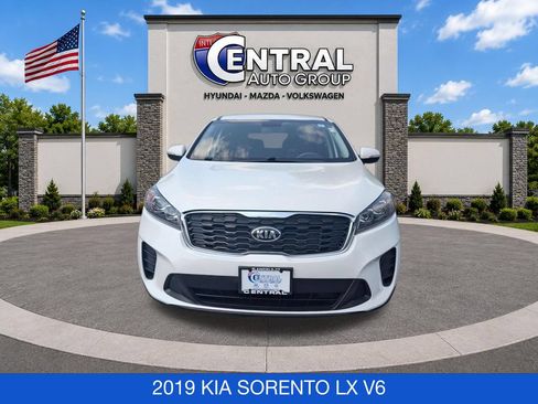 Used 2019 Kia Sorento AWD V6 image 2