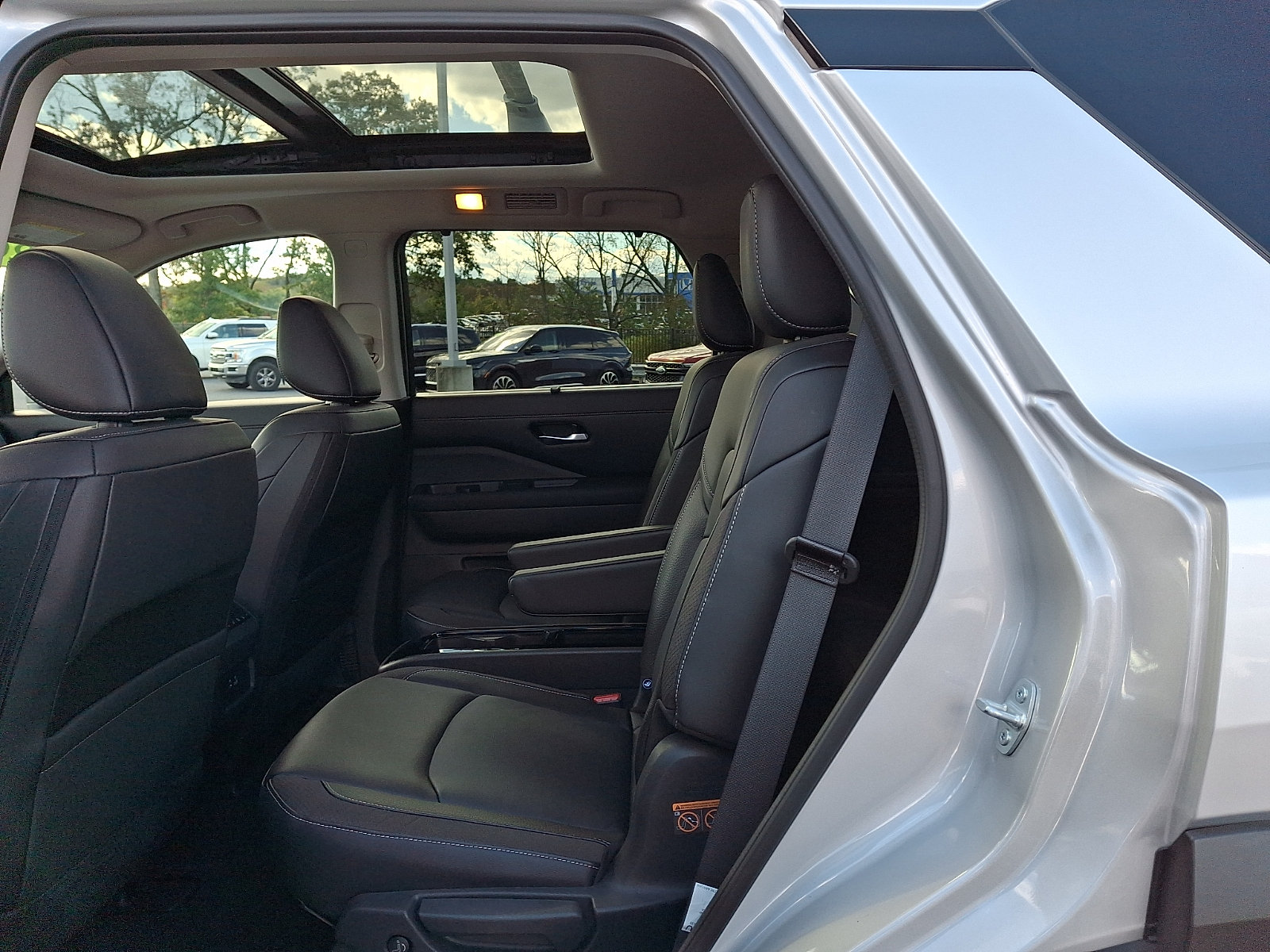 Used 2024 Nissan Pathfinder SL w/ SL Premium Package AWD/4WD image 11