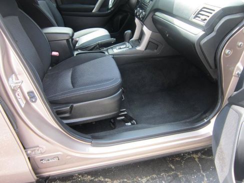 Used 2014 Subaru Forester 2.5i Premium w/ All-Weather Package AWD/4WD image 10