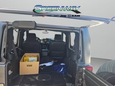 Used 2017 Jeep Wrangler Rubicon AWD/4WD image 9