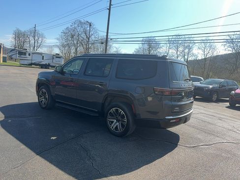 Used 2022 Jeep Wagoneer Series III w/ Flexible Seating Group image 7