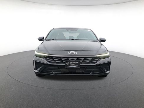 Used 2025 Hyundai Elantra SEL image 2