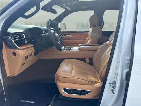 Used 2022 Jeep Grand Wagoneer Series III AWD/4WD image 9