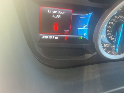 Used 2015 Ford Explorer XLT w/ Equipment Group 202B image 10