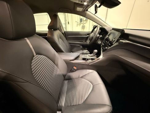 Used 2024 Toyota Camry SE image 27