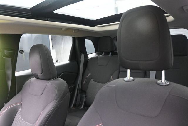 Used 2016 Jeep Cherokee 75th Anniversary AWD/4WD image 39