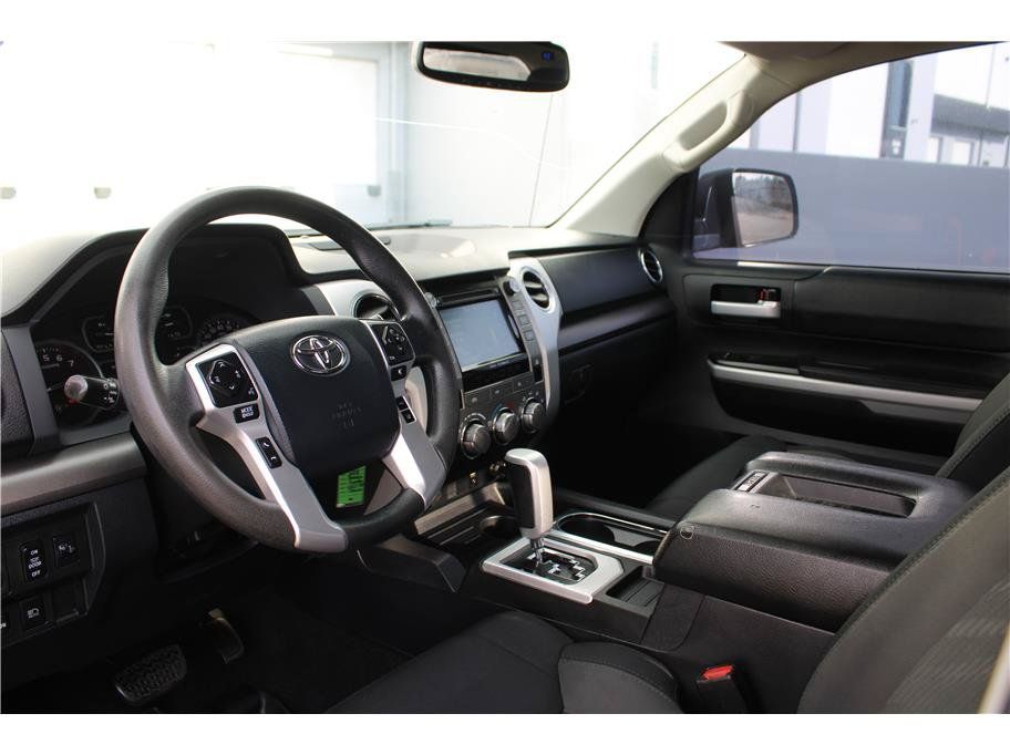 Used 2018 Toyota Tundra SR5 w/ SR5 Upgrade Package AWD/4WD image 9