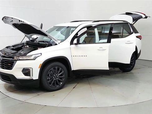 Used 2023 Chevrolet Traverse RS FWD image 11