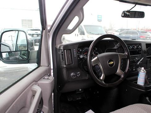 Used 2018 Chevrolet Express 2500 w/ Driver Convenience Package image 25