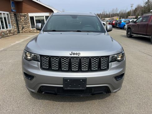 Used 2021 Jeep Grand Cherokee Laredo X AWD/4WD image 2