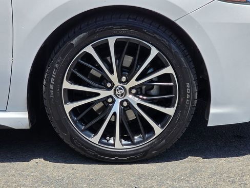 Used 2019 Toyota Camry SE w/ Carpet Mat Package FWD image 10