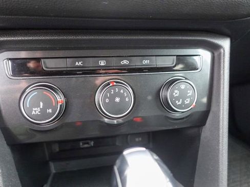 Used 2018 Volkswagen Tiguan S image 19