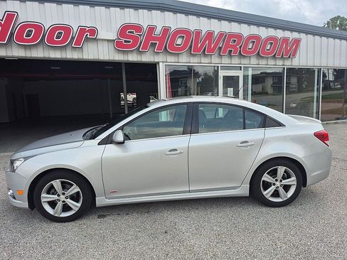 Used 2014 Chevrolet Cruze LT w/ Sun, Sound and Sport Package FWD image 2