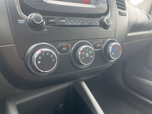 Used 2017 Kia Forte LX image 19