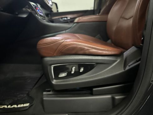 Used 2018 Cadillac Escalade ESV Premium Luxury RWD image 37