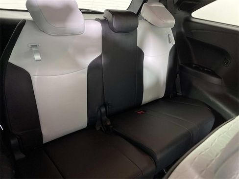 Used 2025 Toyota Sienna XSE image 14