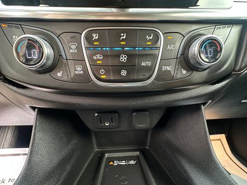 Used 2019 Chevrolet Traverse Premier AWD/4WD image 13
