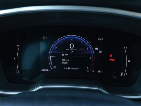 Used 2024 Toyota Corolla Cross XLE image 12