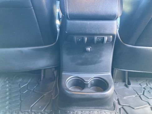 Used 2016 Jeep Wrangler Unlimited Sport image 32