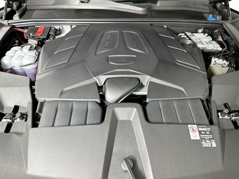 Certified 2025 Porsche Cayenne image 40