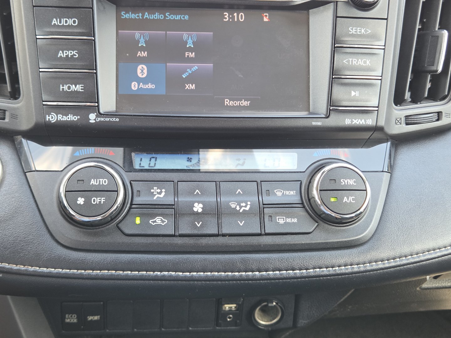 Used 2018 Toyota RAV4 XLE w/ Plus Extra Value Package FWD image 29