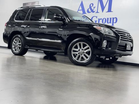 Used 2014 Lexus LX 570 4WD w/ Luxury Package image 2
