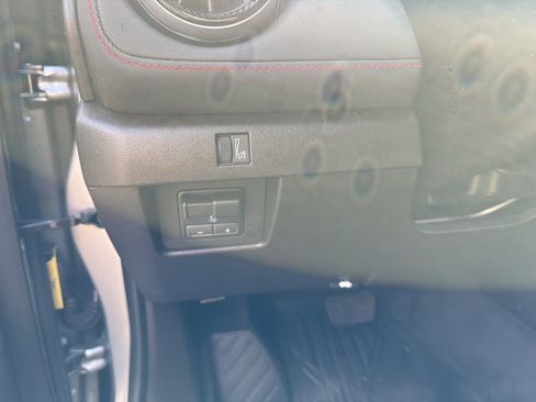 Used 2023 Chevrolet Colorado Z71 w/ Z71 Convenience Package 2 image 17