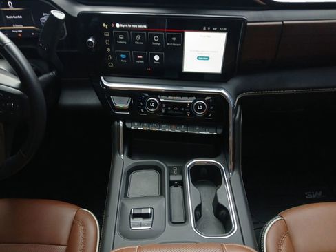 Used 2024 GMC Sierra 2500 Denali Ultimate image 3